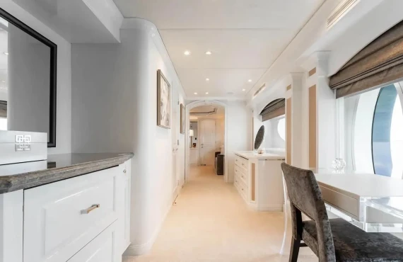 Nicole Evelyn - Image 9