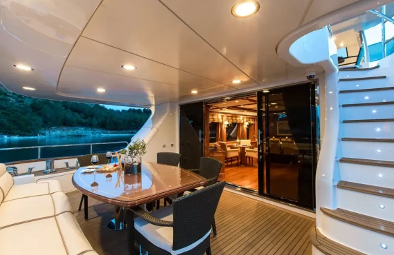 Rebecca V - Image 12