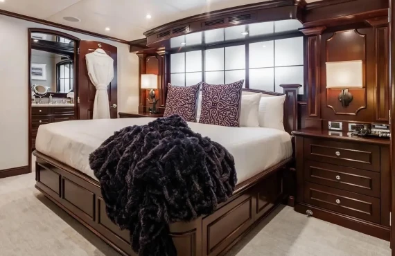 Nicole Evelyn - Image 10