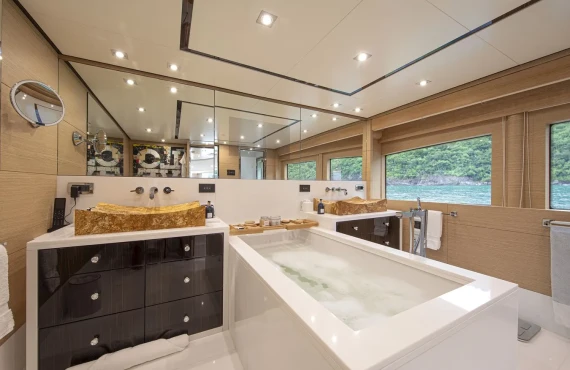 Sur La Mer - Image 17