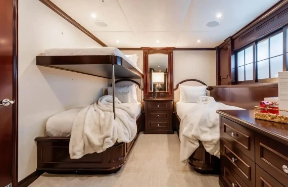 Nicole Evelyn - Image 14