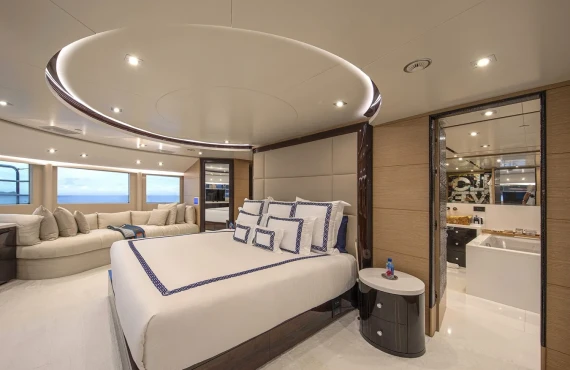 Sur La Mer - Image 10