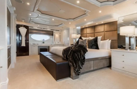 Nicole Evelyn - Image 7