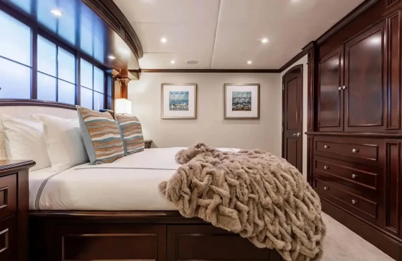 Nicole Evelyn - Image 12