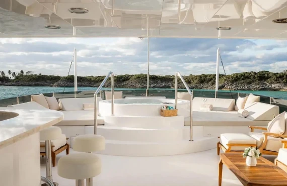 Nicole Evelyn - Image 24