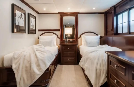 Nicole Evelyn - Image 13