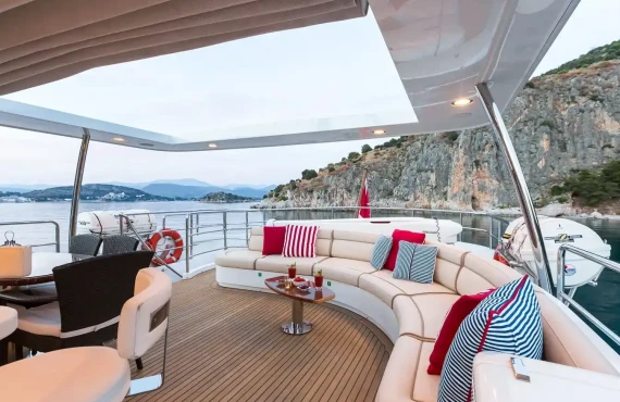 Rebecca V - Image 16