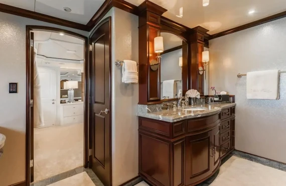 Nicole Evelyn - Image 17