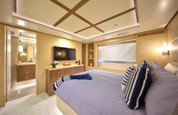 Sur La Mer - Image 12