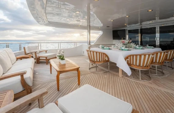 Nicole Evelyn - Image 19