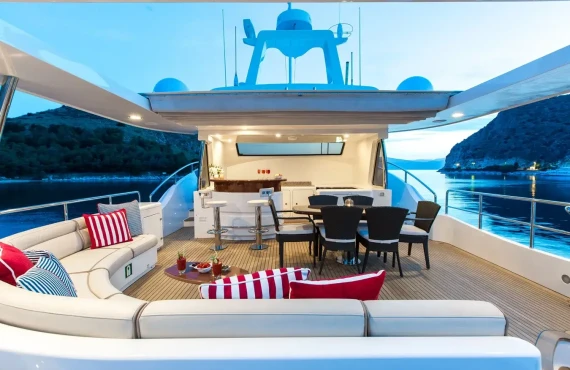 Rebecca V - Image 18