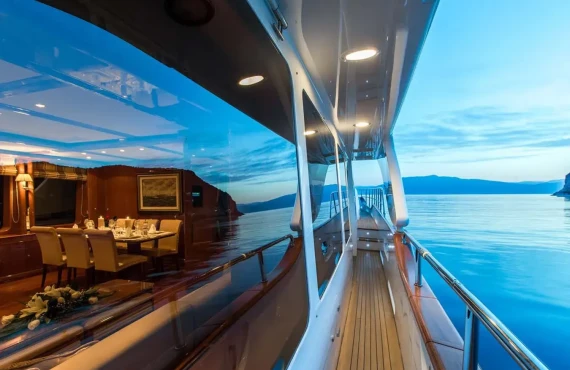 Rebecca V - Image 11