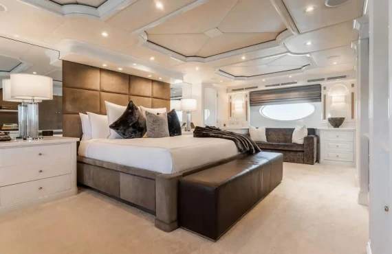 Nicole Evelyn - Image 8