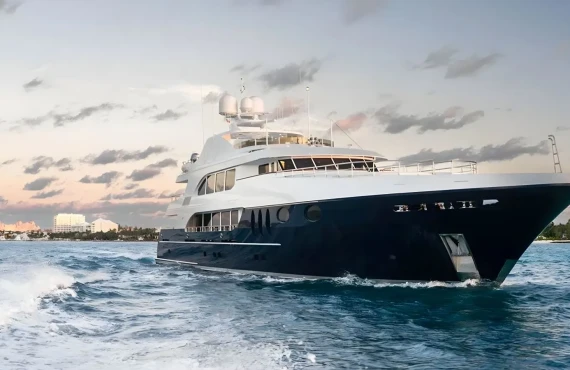 Nicole Evelyn - Image 28