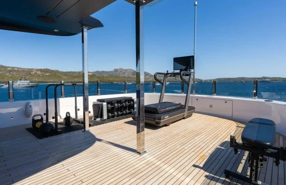 Queen J III - Image 21