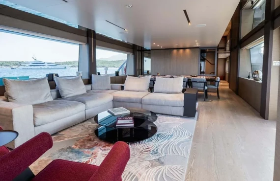 Queen J III - Image 3