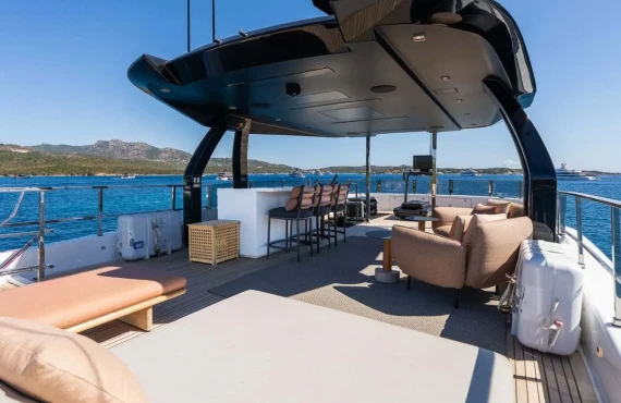 Queen J III - Image 20