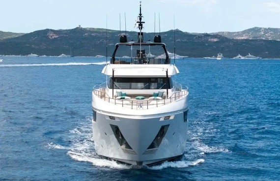 Queen J III - Image 23