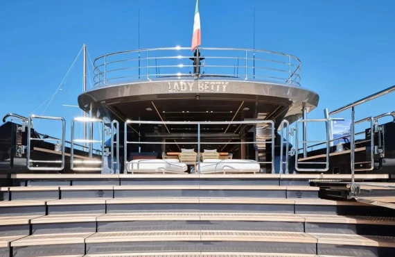 Lady Betty - Image 18