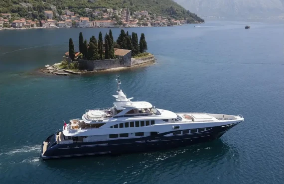 Red Sapphire - Image 15