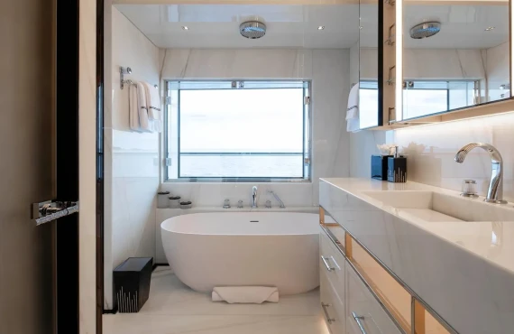 Lady Estey - Image 9