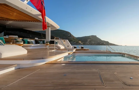 Lady Estey - Image 22