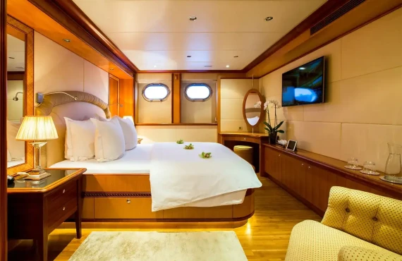 The Lady K - Image 7