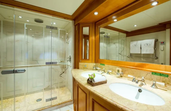 The Lady K - Image 10