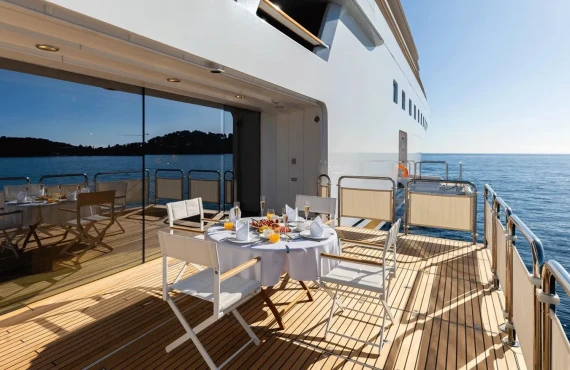 Lady Moura - Image 14