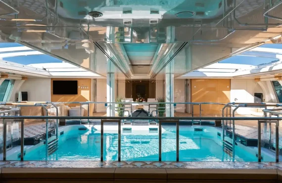 Lady Moura - Image 15