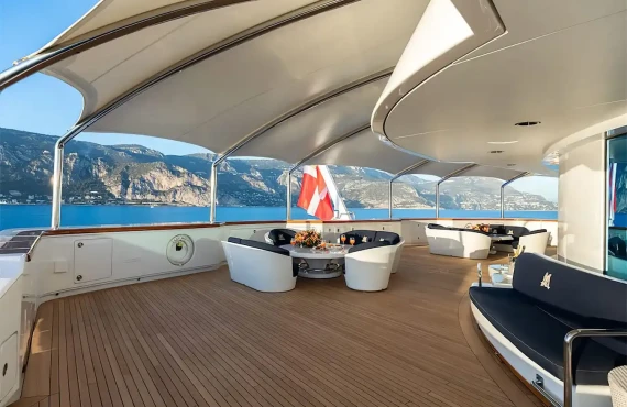 Lady Moura - Image 12