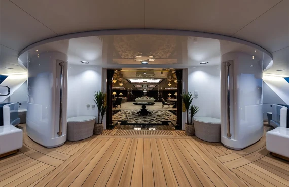 Lady Moura - Image 10