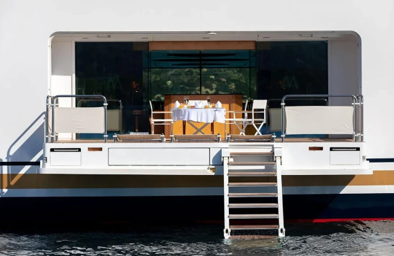 Lady Moura - Image 16