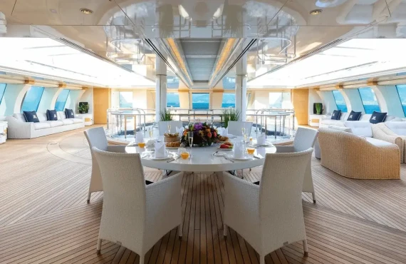 Lady Moura - Image 11