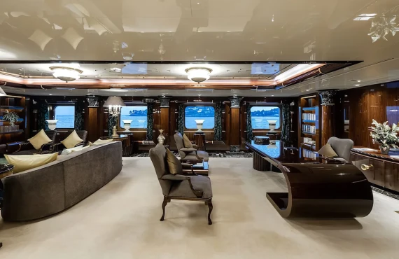 Lady Moura - Image 4