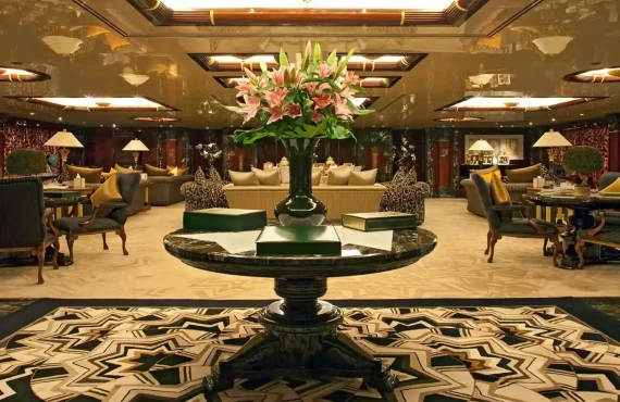 Lady Moura - Image 3