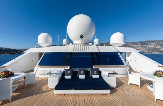 Lady Moura - Image 13