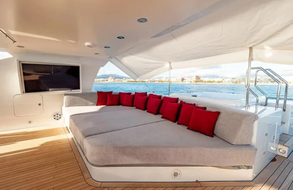 Lady Lucy - Image 16