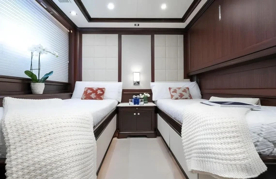 Elena Nueve - Image 11