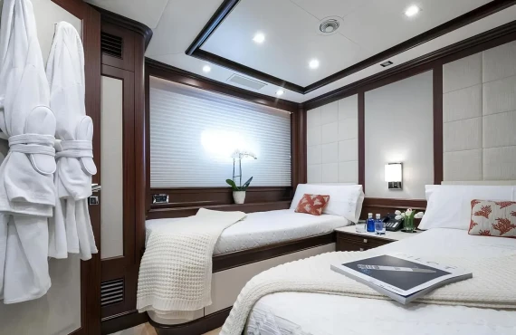 Elena Nueve - Image 10