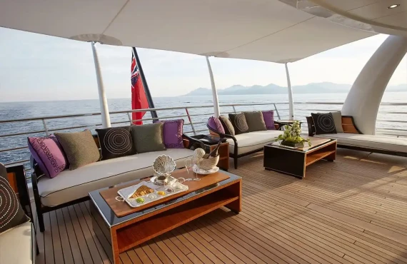 Madame Kate - Image 14