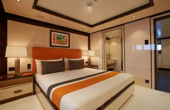 Madame Kate - Image 9