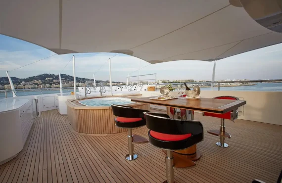 Madame Kate - Image 13