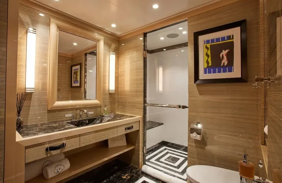 Madame Kate - Image 11