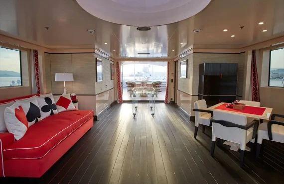 Madame Kate - Image 10