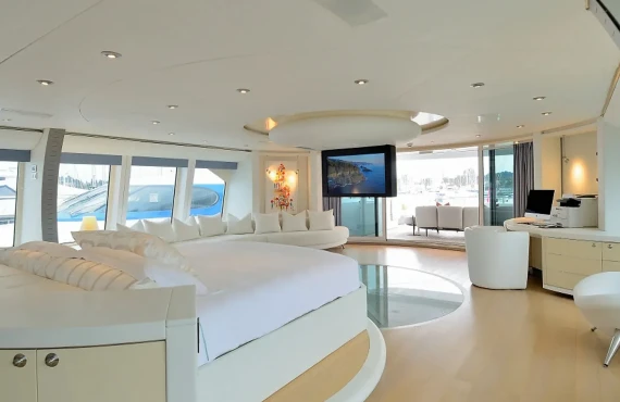 King Louis - Image 5