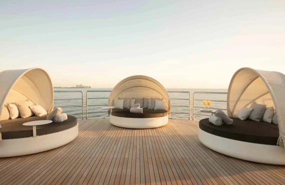 Casino Royale - Image 20