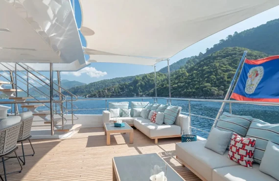 Elizabeth - Image 17