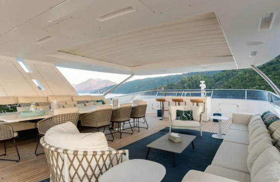 Elizabeth - Image 14