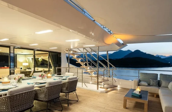 Elizabeth - Image 13